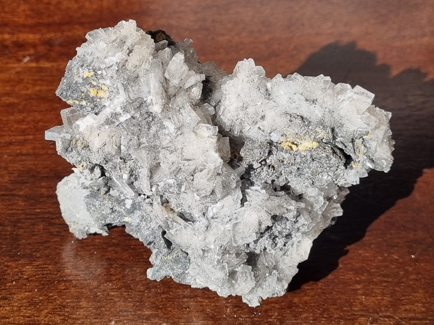 Cerussite on Goethite with minimal pyrite