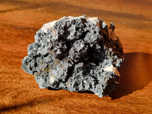 Manganese and Quartz on Goethite and Boryte matrix