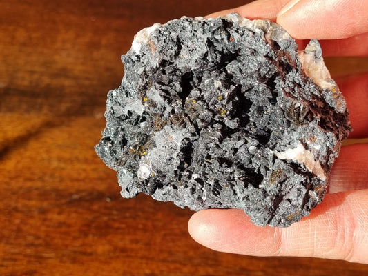 Manganese and Quartz on Goethite and Boryte matrix